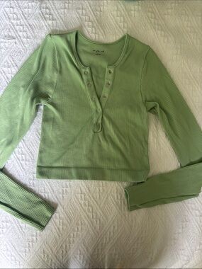 urban outfitters green button down long sleeve top